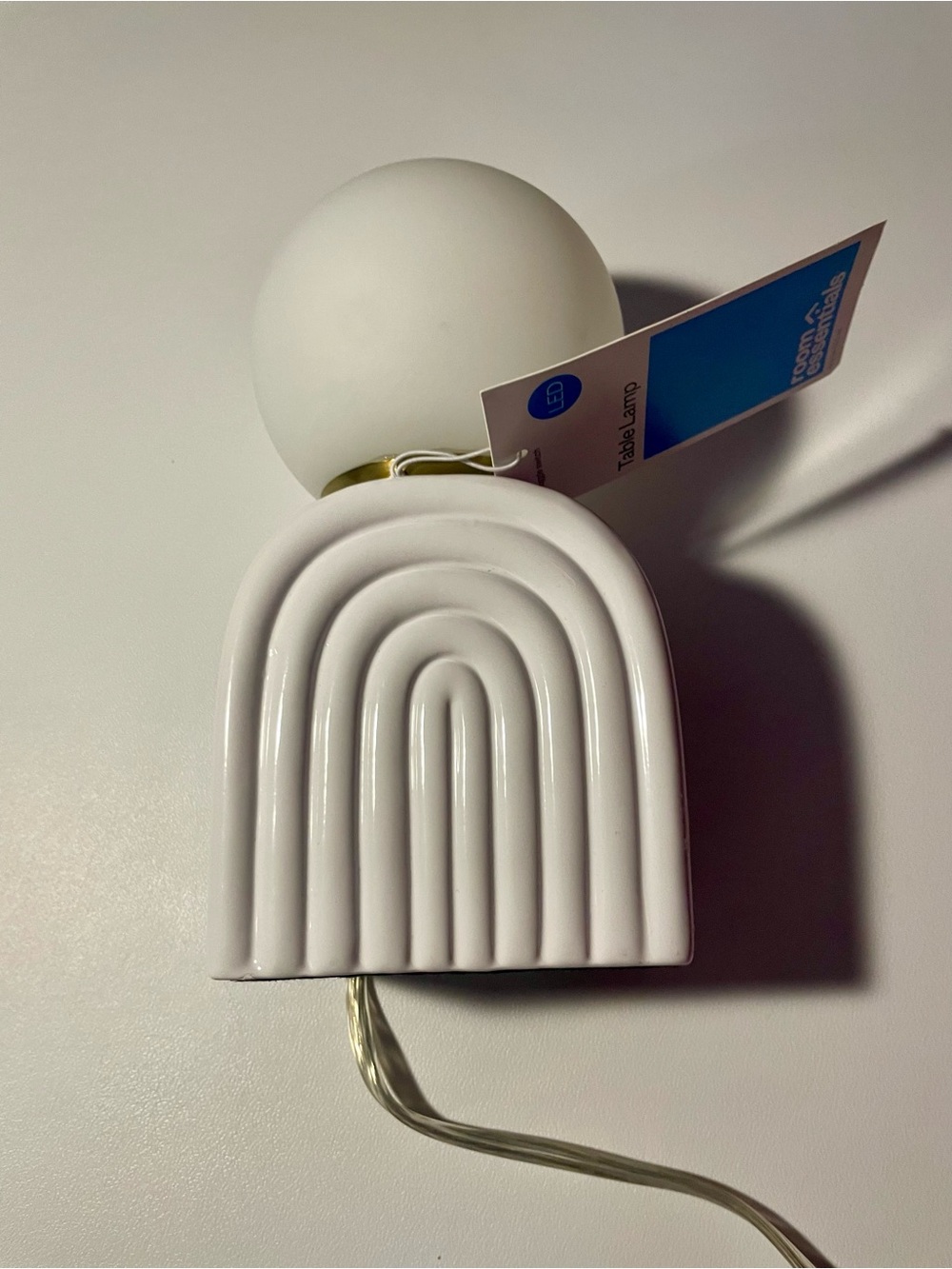 NWT Room Essentials White Ceramic Arch Table Lamp Globe Accent Light